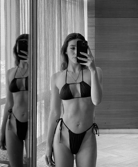 The Domunique hot model image
