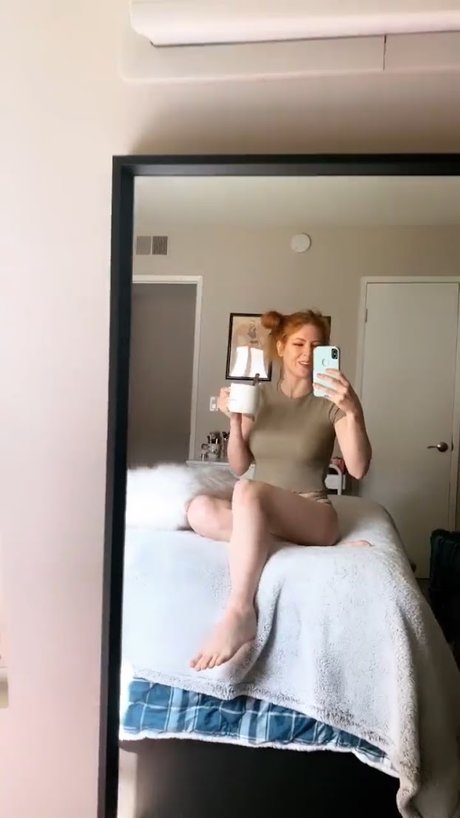 Maid of Might model hot pic