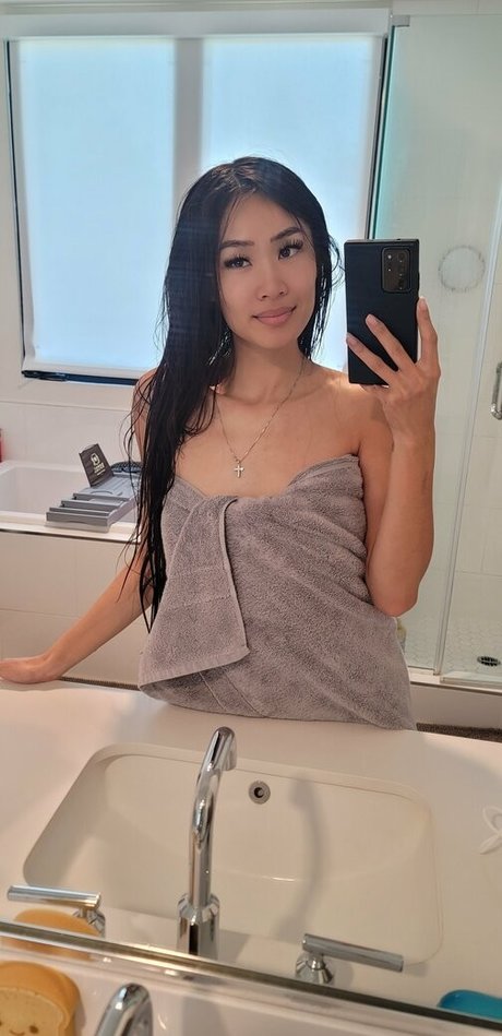 Elizabeth Tran exclusive star gallery