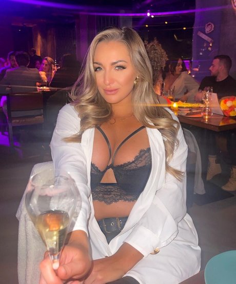 Daisy Watts nude pornstar archive