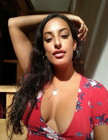 Kali Sudhra hd pornstar pic