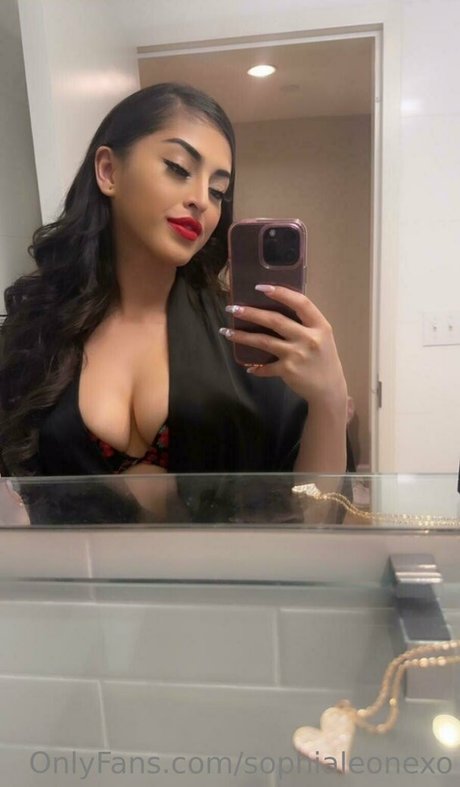 Sophia Leone nude star gallery