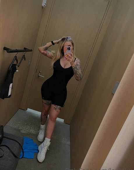 Laura Lux pornstar hd pics