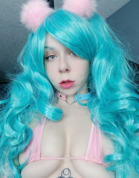 Riini hot model images