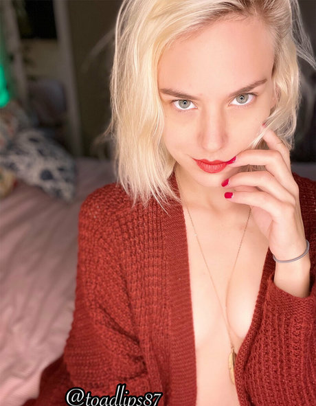 toadlips87free sexy star pic