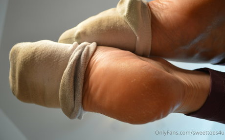 sweettoes4u porn model galleries