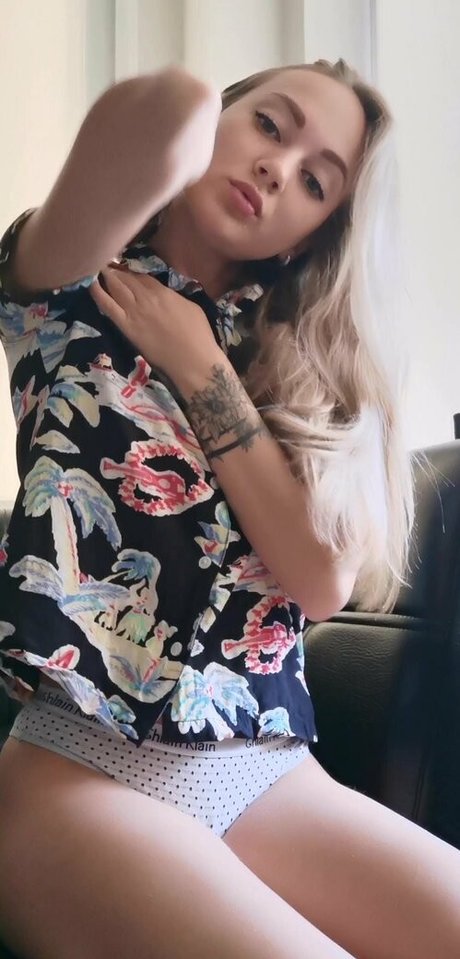 alinalovely exclusive star image