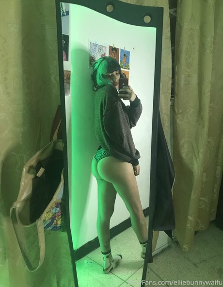 elliebunnywaifu model pretty pics