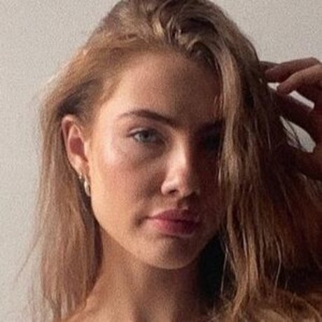 Oonagh C perfect model gallery