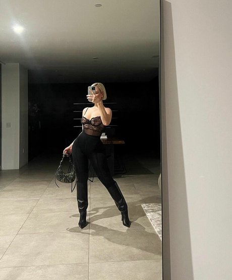 Bianca Elouise perfect star image