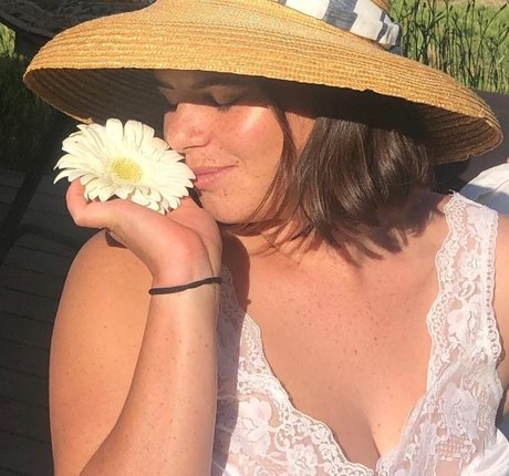 Mirra R adult actress images