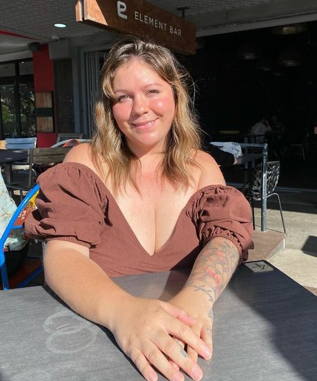 Mirra R nude pornstar archive