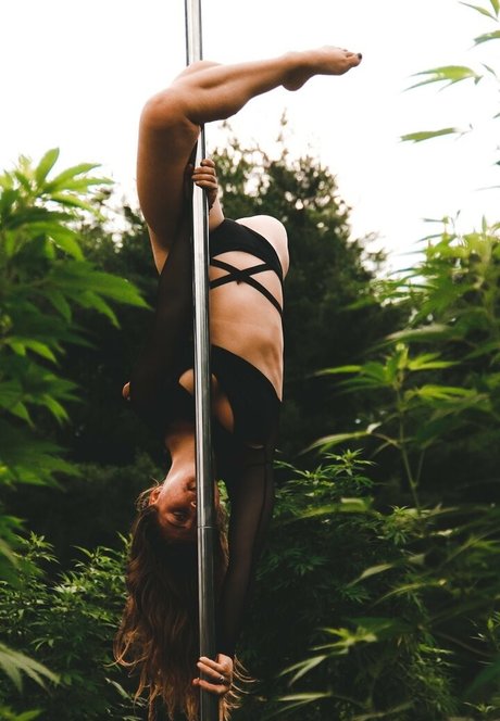 danceincannabis naked pornstar pic