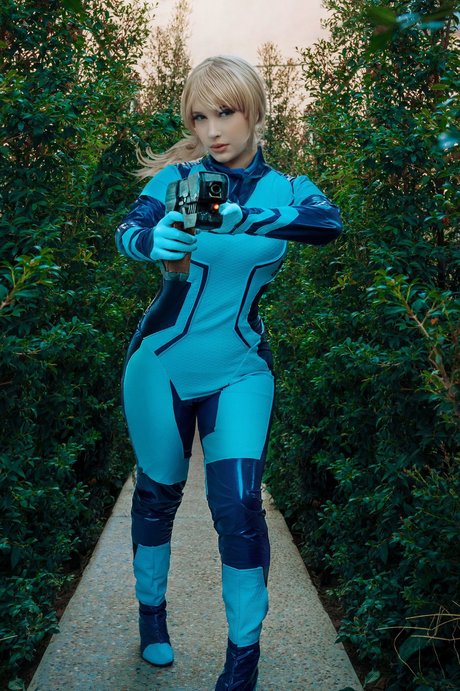 Lara Lunardi erotic model pic