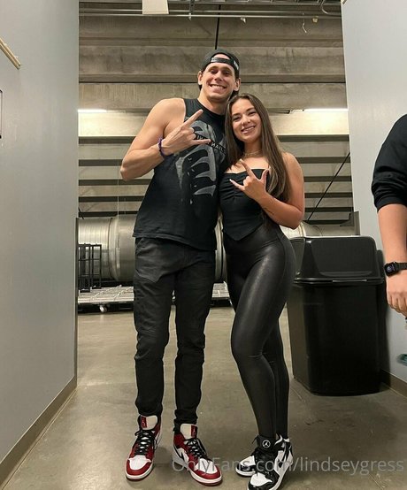 lindseygress model naked picture