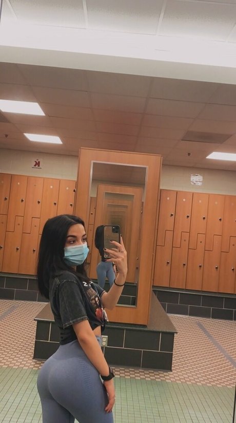 Alexbree nude model picture