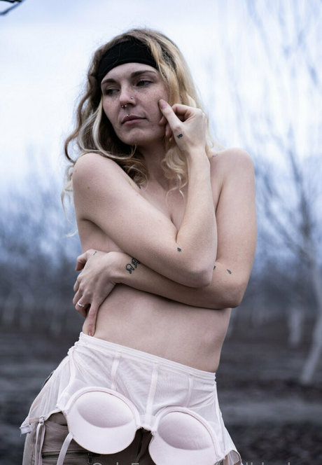 badbluebee model beautiful pictures