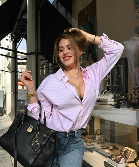 Raissamarques model hot photos