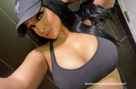Mandy Leon nice model pictures
