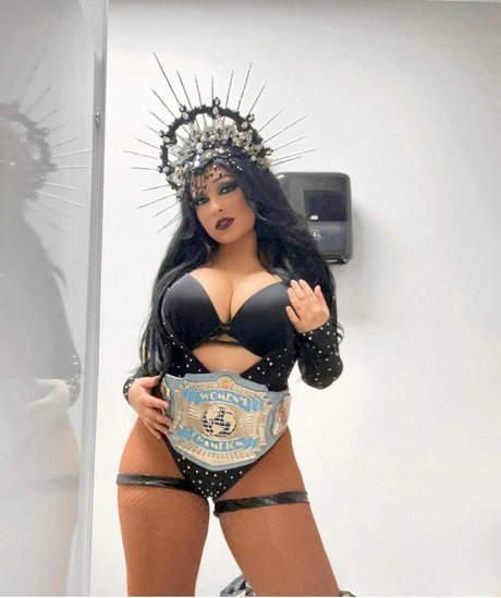 Mandy Leon star top gallery