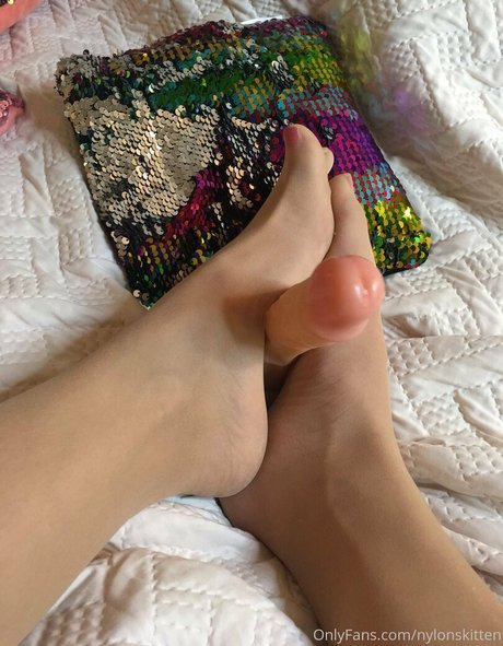nylonskitten sex model pic