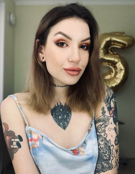 steishaginnes model pornographic image