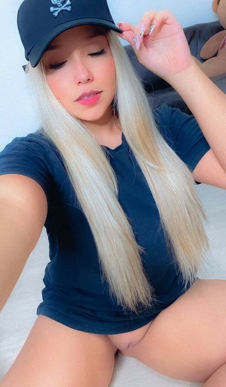 Dukka White model nice image