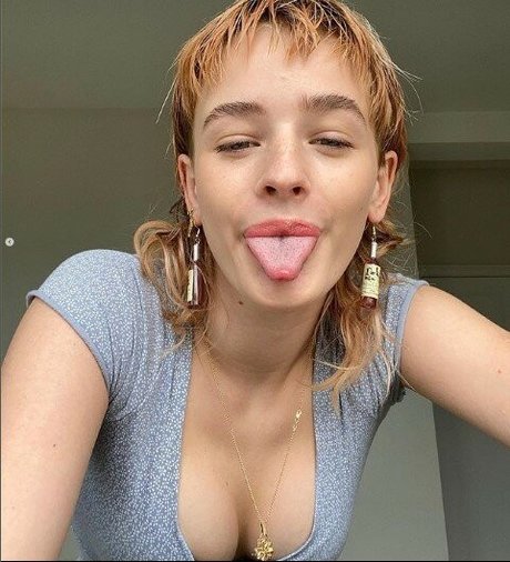 Esther McGregor naked star image