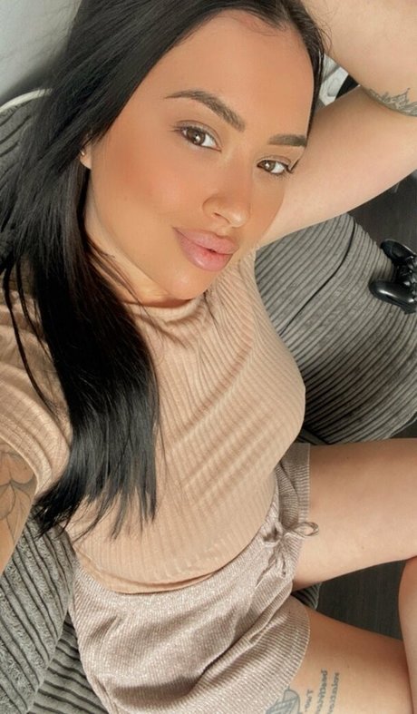 XRP Queen star erotic image