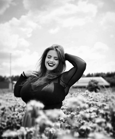 Babu Vale naked model archive