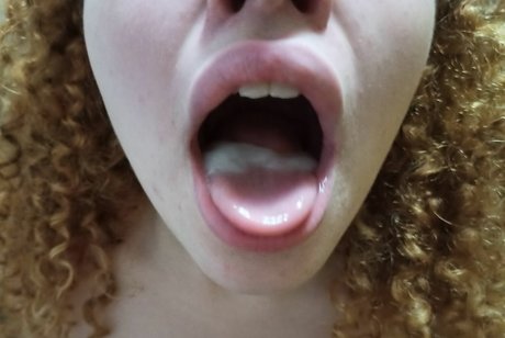 Sua Loirinha naked model images