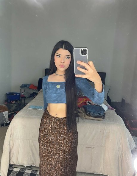 cyberiariley star naked pics