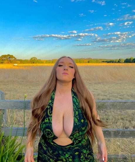 Dannielle Ashurst exclusive model pictures
