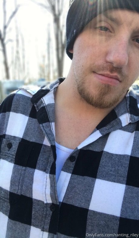 ranting riley naked model pic