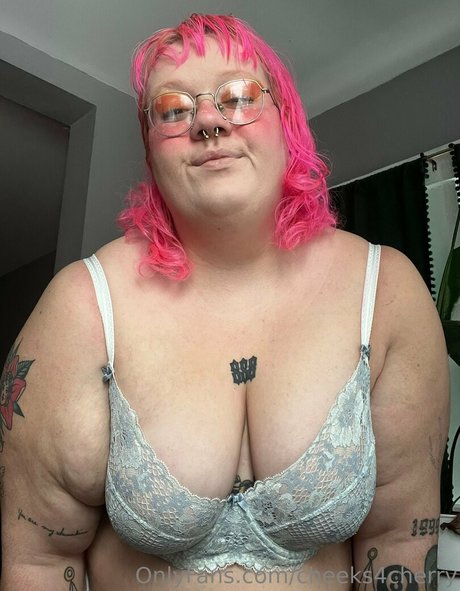 cheeks4cherry star sexy galleries