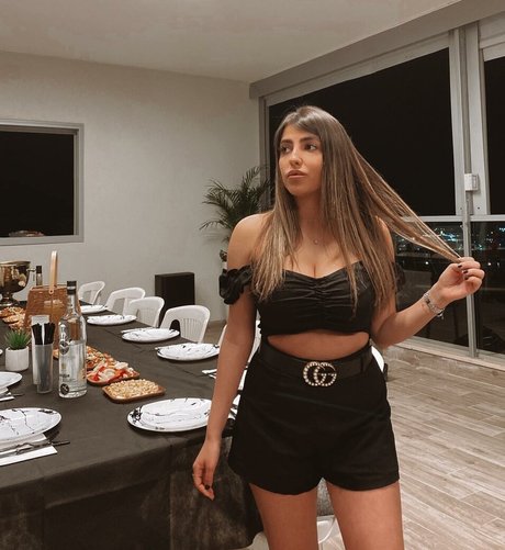 Meshi Malka sexy actress img