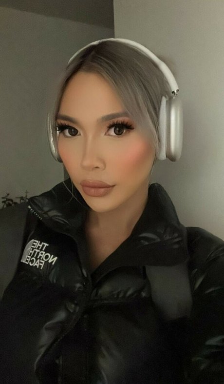 Pretty Boobs pornstar free images