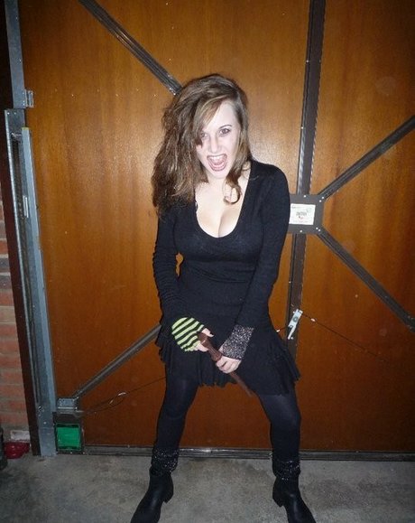 Maton Twins sex model pics