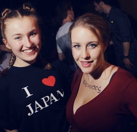 Maton Twins high quality actress photos