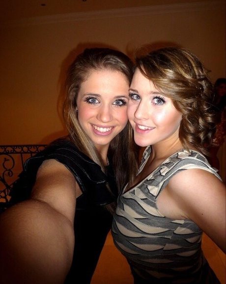 Maton Twins star pornographic photos