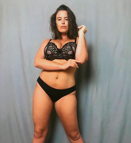 Tia Provost pretty star archive