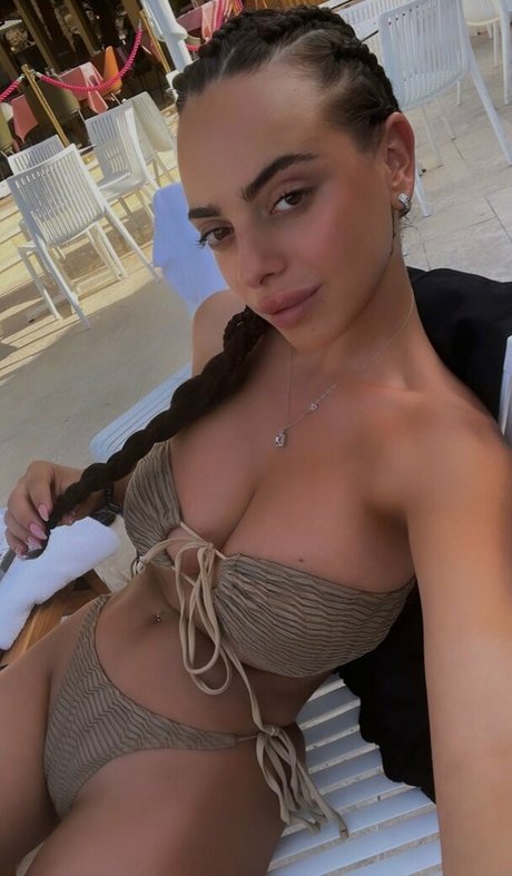 Afek S naked model picture