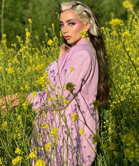 Vai Monroe model nudes image