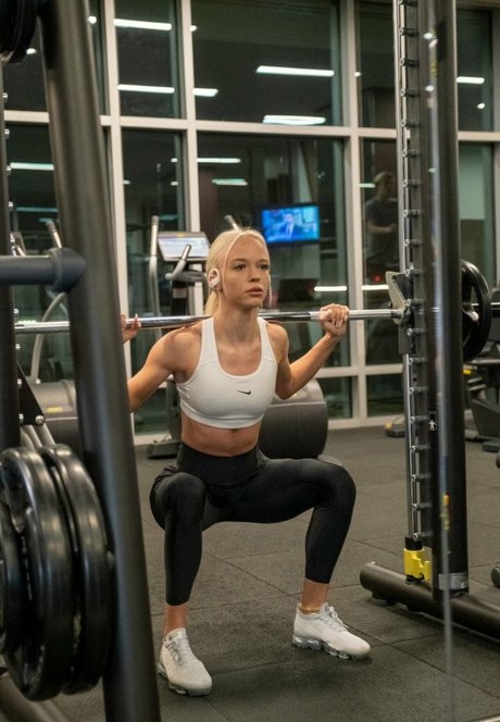 channelsweets sex model img