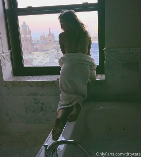 taystits model beautiful pic