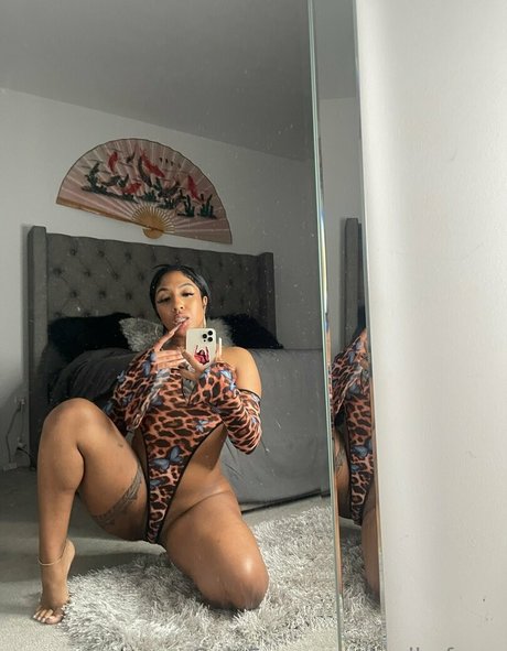 lordhefnerr nude model image