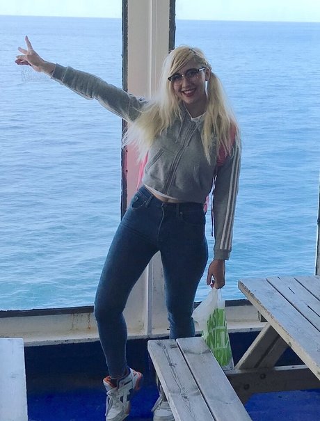 Sinneddonut pornstar naked pics