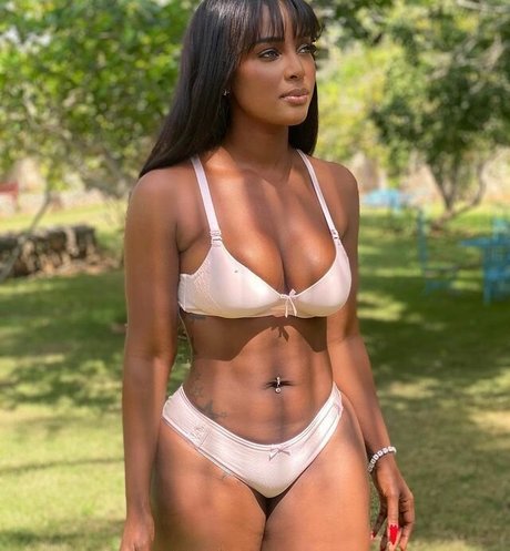 Amara La Negra model nude galleries