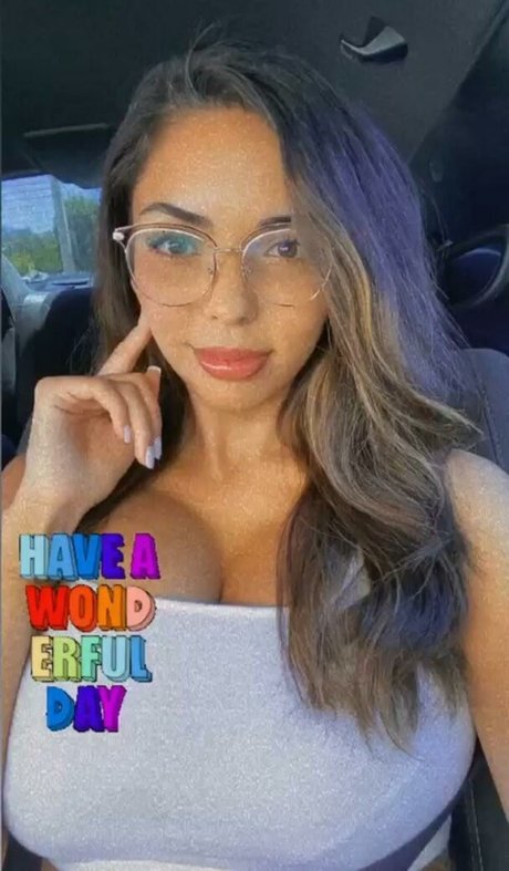 Tara Yazdi star art pics