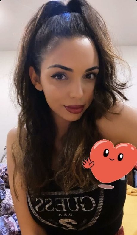 Tara Yazdi star porn pic